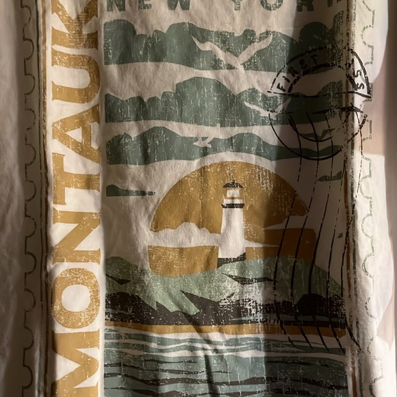T-shirt size lg says NewYork Montauk bnwt - Picture 2 of 3